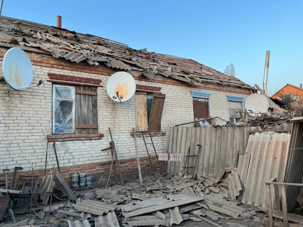 Пошкоджені приватні будинки та храм: окупанти обстріляли чотири прикордонні райони Харківщини