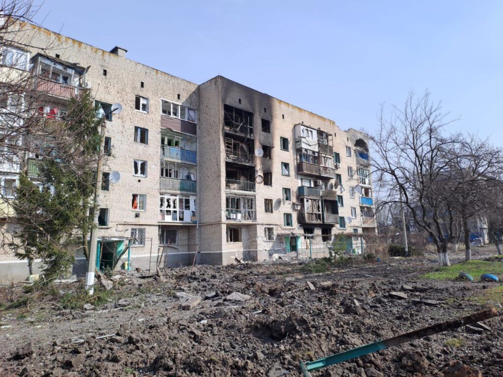 Окупанти масовано обстріляли 22 населені пункти Донеччини, є загиблі та поранені