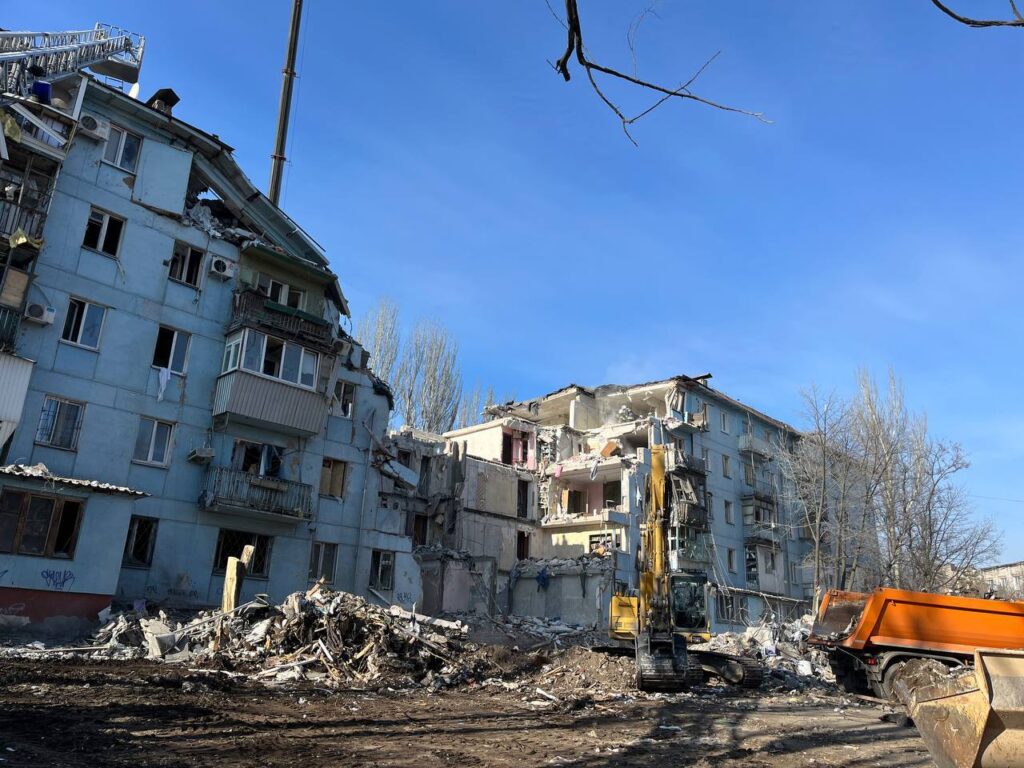 Обстріл багатоповерхівки у Запоріжжі: загинула 8-місячна дівчинка та вся її родина