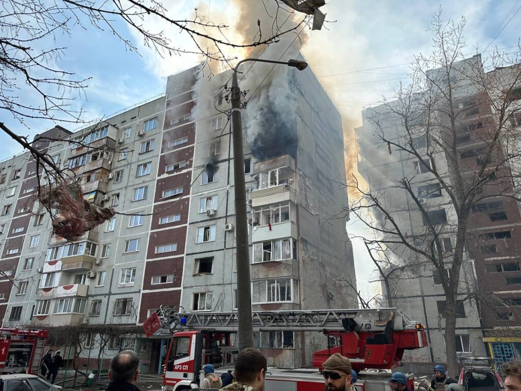 Росіяни обстріляли Запоріжжя: постраждали 18 людей, серед них є діти