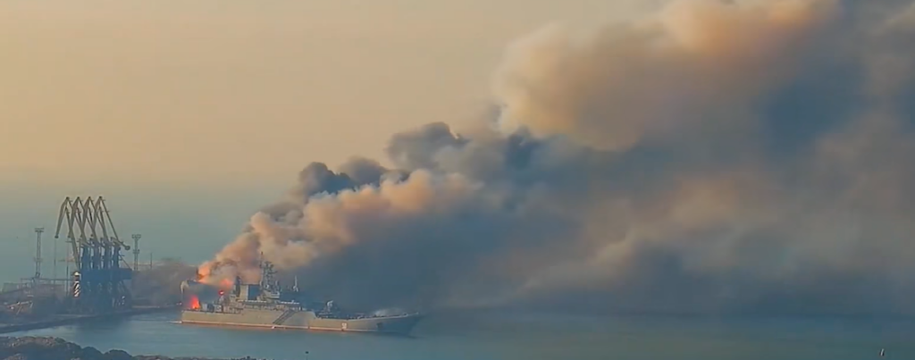 Россия признала потерю десантного корабля «Саратов»: Залужный опубликовал видео его уничтожения