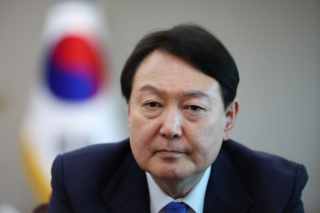 Life imprisonment for attempting to impose martial law: court sentences ex-president of South Korea