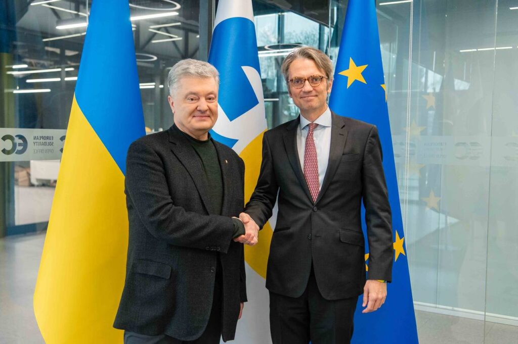 Більше зброї для України і трибунал для путіна: Порошенко зустрівся із шведським послом