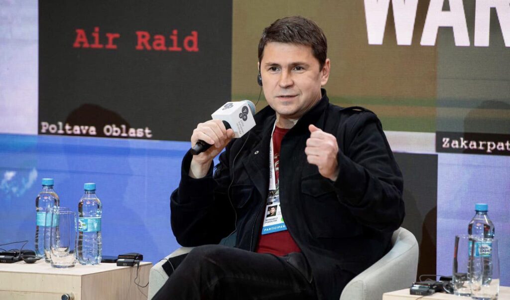 Азовський полин: росіяни облаштували управління “МВД” окупованої Херсонщини у пансіонаті родички Михайла Подоляка – ЗМІ