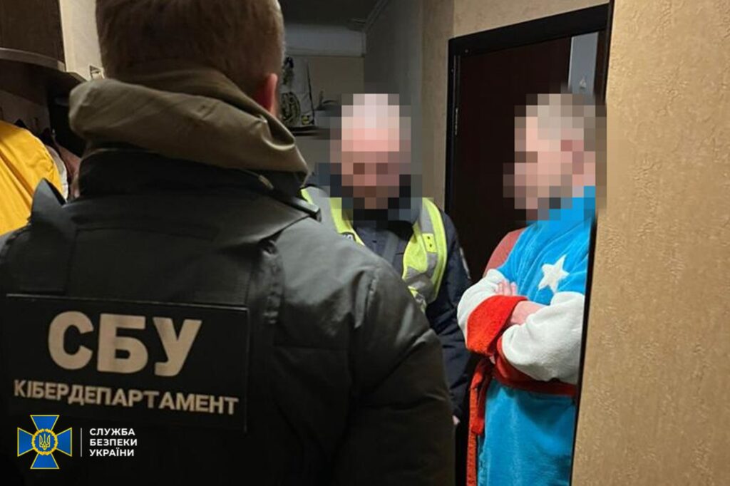 Виманювали гроші в охочих евакуюватися з Бахмута: СБУ ліквідувала транснаціональне угруповання шахраїв