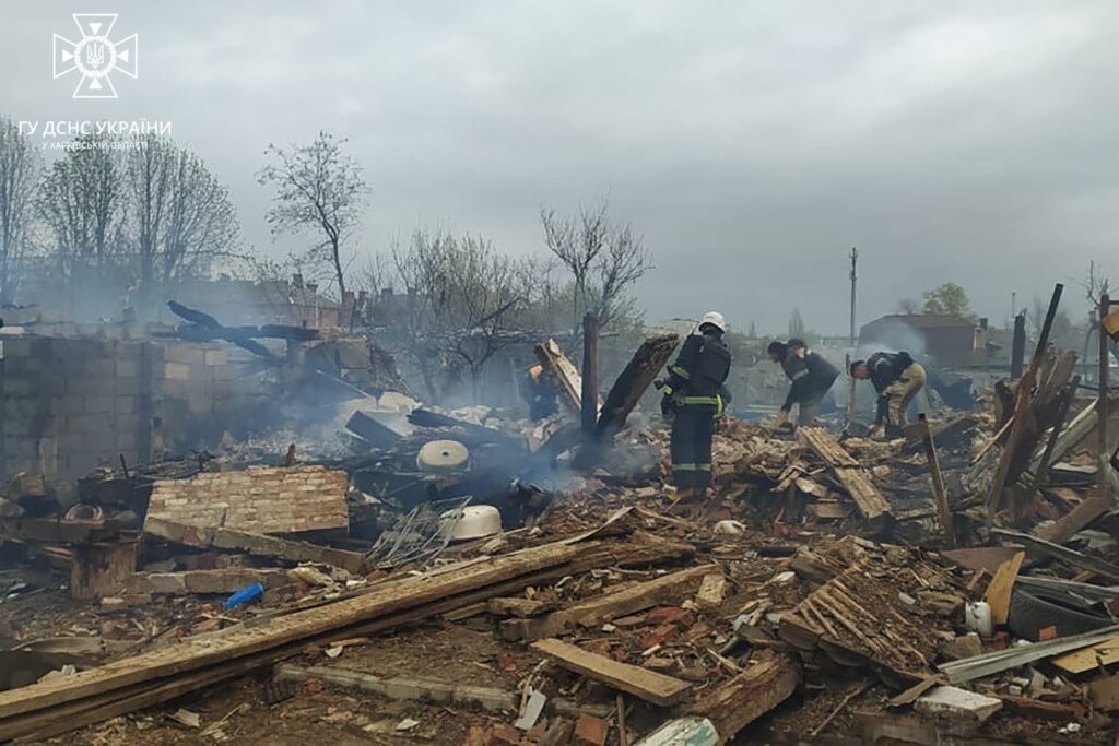 Авіаудар по Харківській області: у Вовчанську з-під завалів дістали тіла двох загиблих