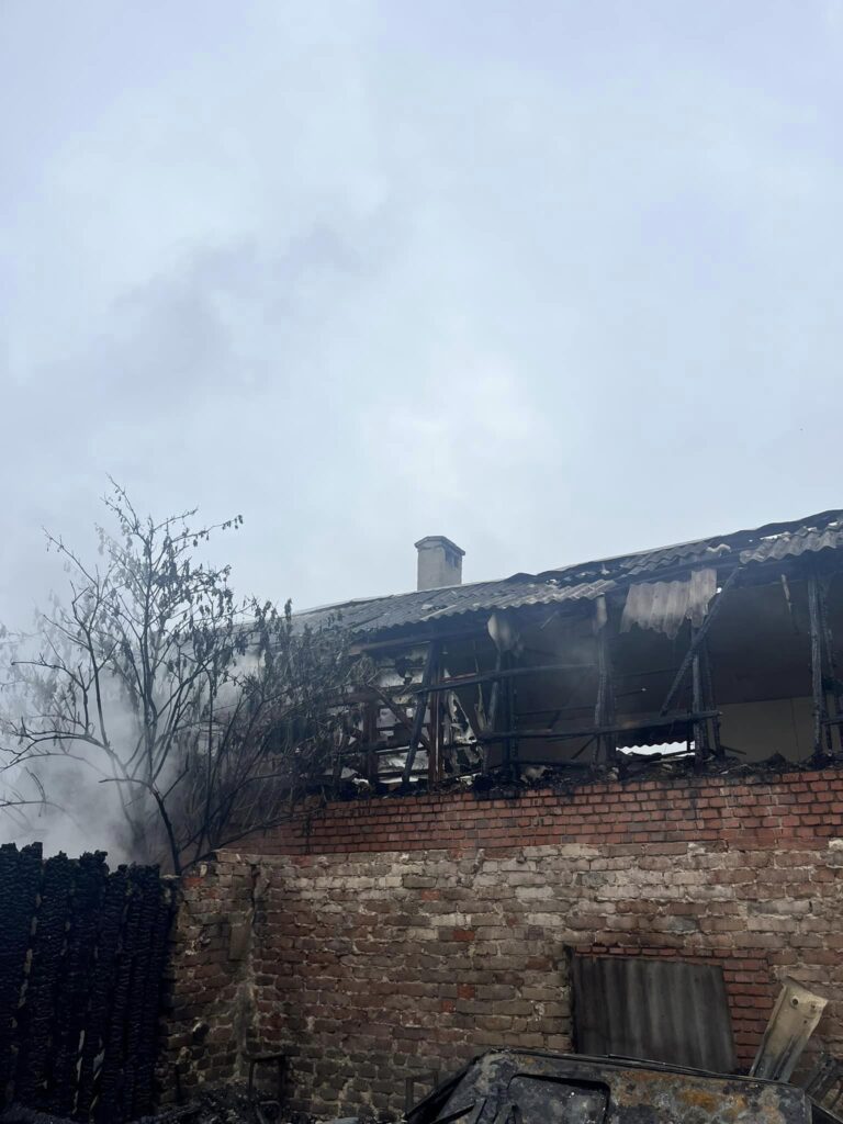 Росіяни вночі атакували Краматорськ, пошкоджено будинки, важкі поранення дістали жінка та її дитина