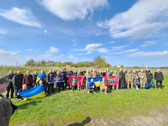 Україна повернула з полону ще 42 військових та двох цивільних: фото