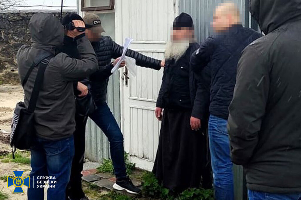 Вихваляв вище керівництво РФ і намагався дискредитувати ЗСУ: СБУ затримала послушника Почаївської Успенської лаври