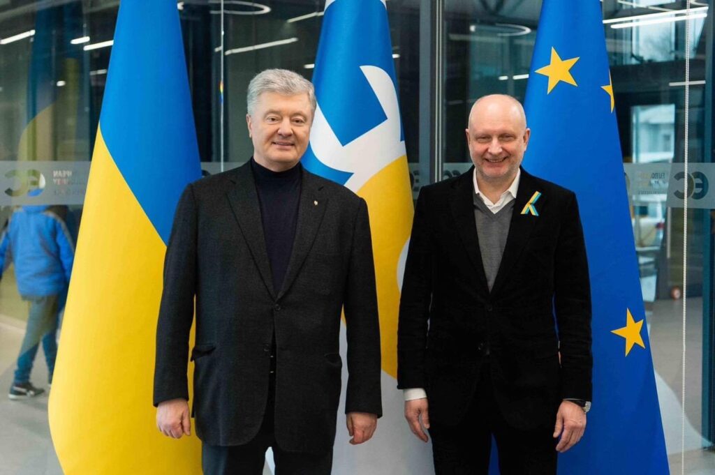 Порошенко і Маасікас провели зустріч — говорили про прискорення вступу України в ЄС і повоєнну відбудову