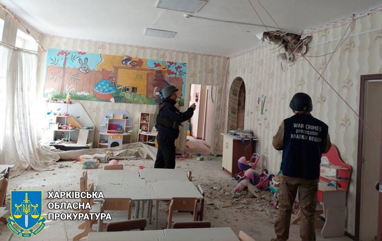 Росіяни обстріляли дитячий садок у Вовчанську на Харківщині: фото