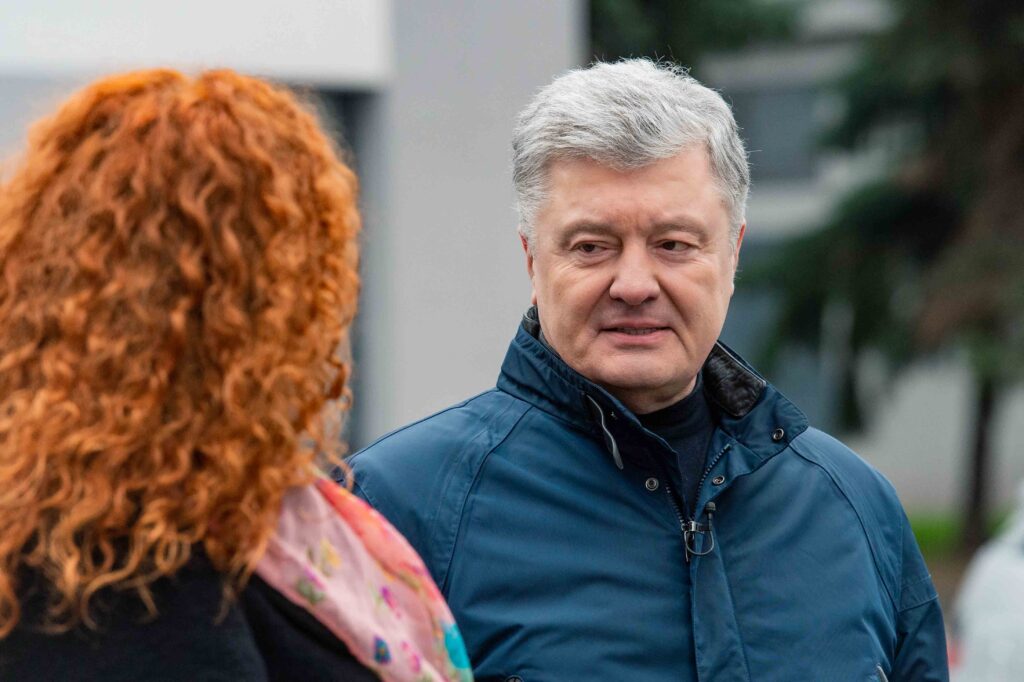 Порошенко закликав православних вірян об’єднатися навколо ПЦУ: наша церква з Томосом, а московська служить дияволу