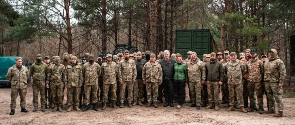 Порошенко привіз розвідникам «вбивчі сюрпризи» для ворога