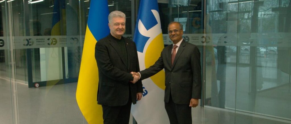 Стало відомо, про що говорив Порошенко з послами Індії, Китаю та Євросоюзу
