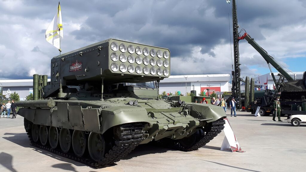 Війська РФ обстрілюють Вовчанськ термобаричними боєприпасами