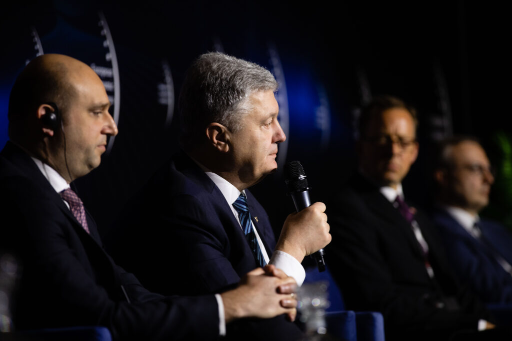 Эффект домино: Порошенко призывает Евросоюз срочно пересмотреть решение по украинскому экспорту сельхозпродукции
