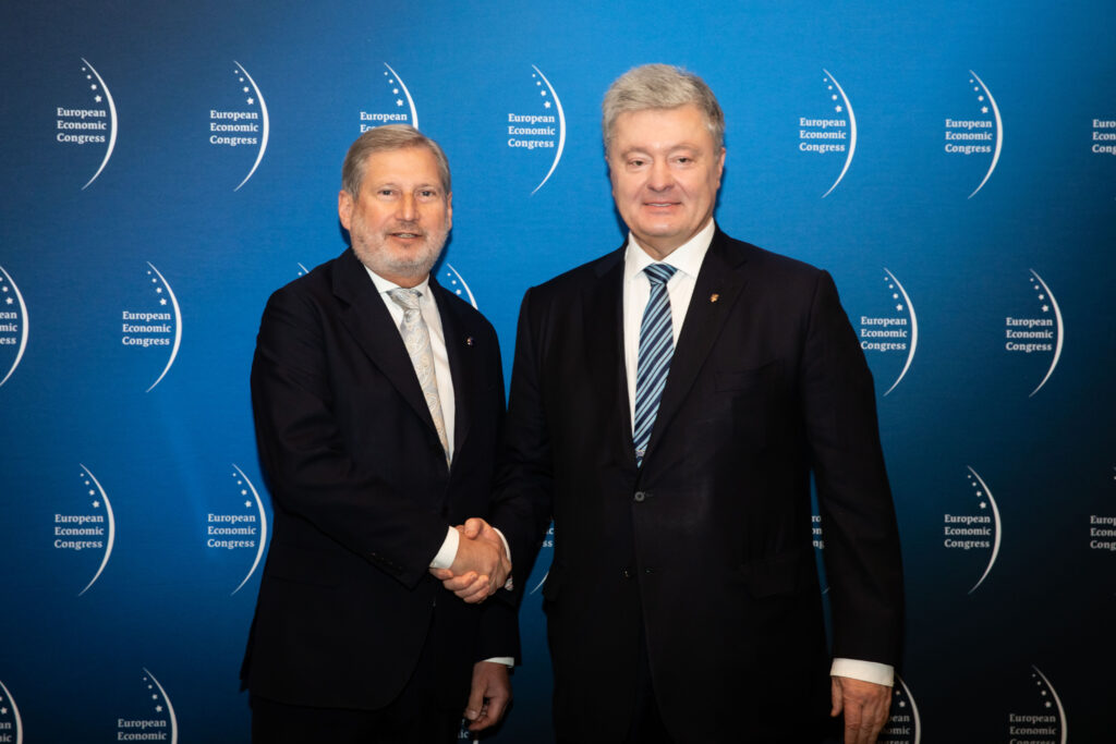 Порошенко зустрівся з єврокомісаром Ганом і закликав розблокувати експорт української продукції до ЄС