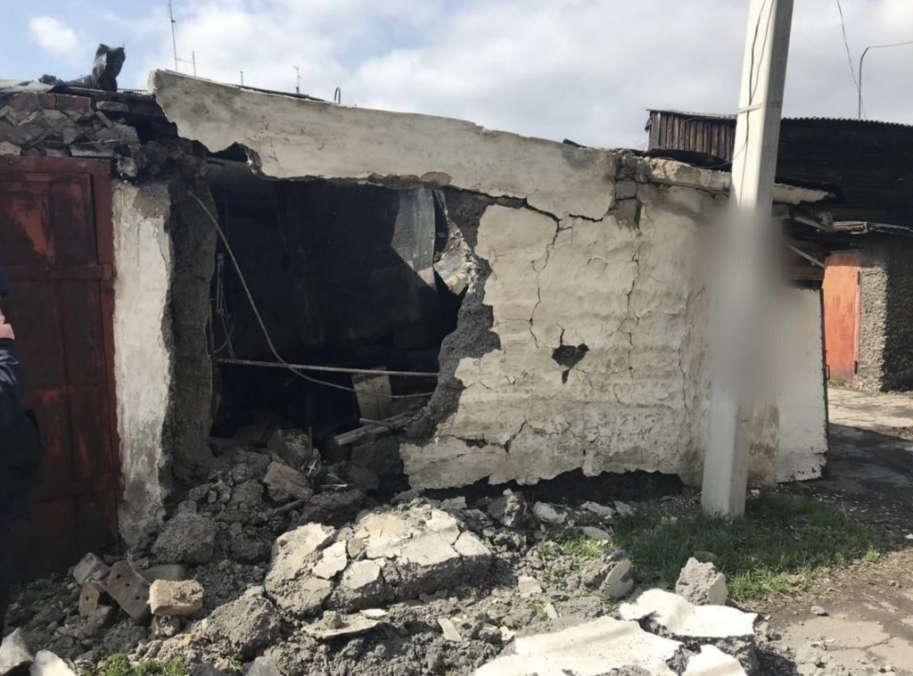 Окупанти обстріляли з “градів” Українськ на Донеччині, є пошкодження