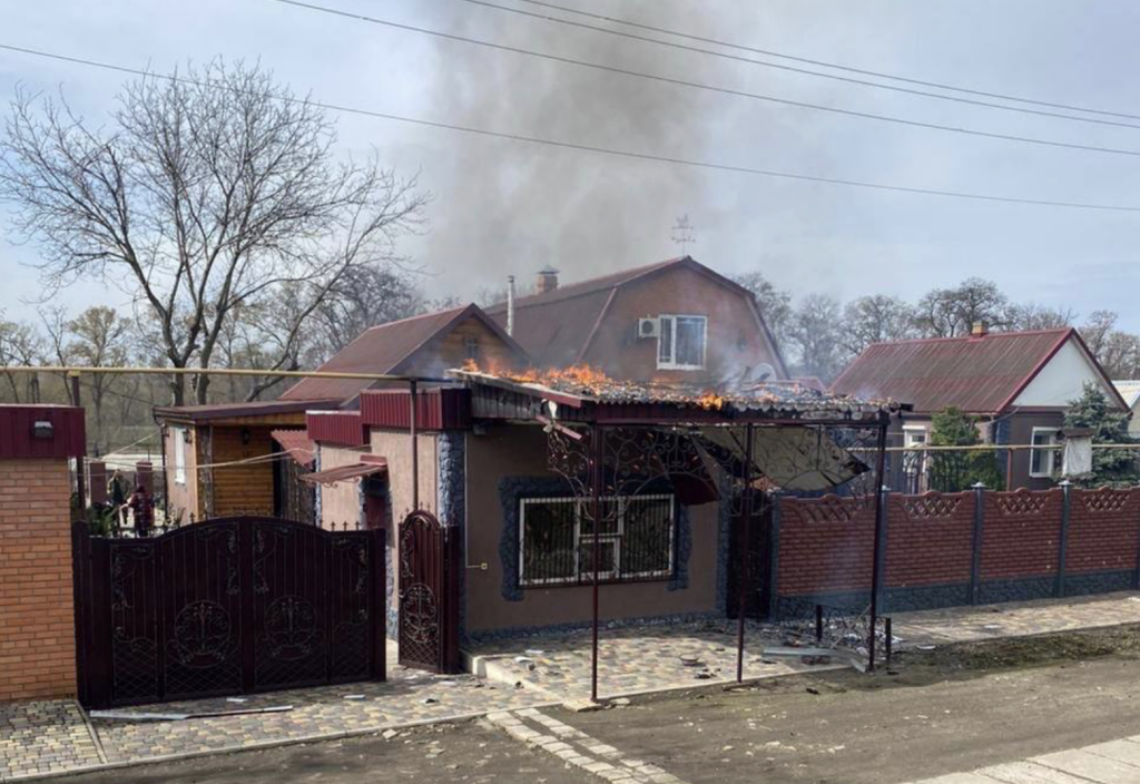 Окупанти обстріляли селище на Донеччині: є загиблий та поранені