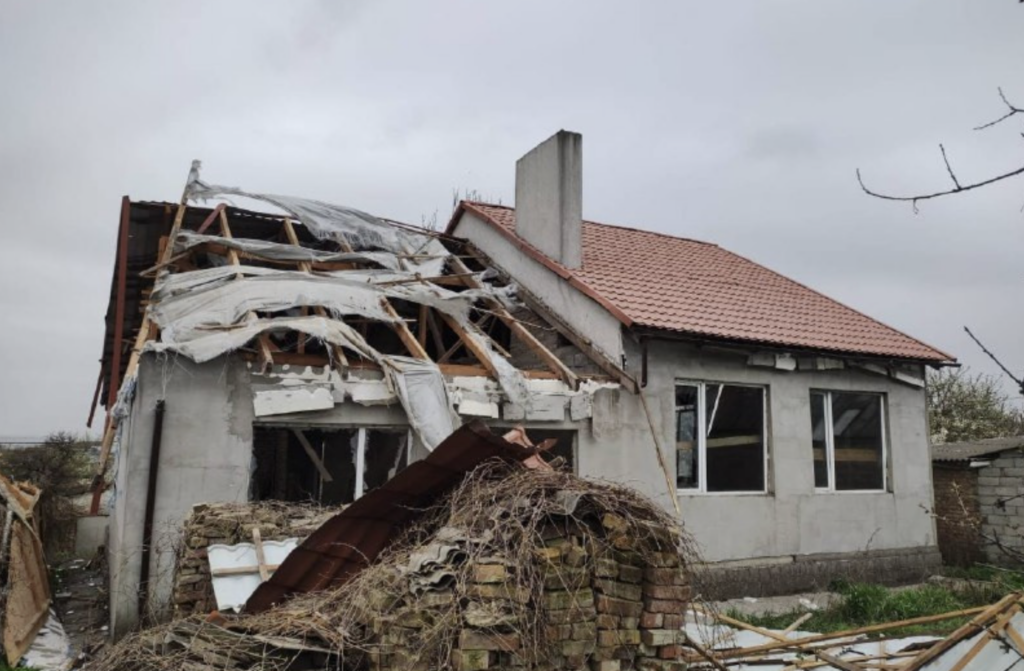 Російські загарбники обстріляли Нікопольський район, є поранений