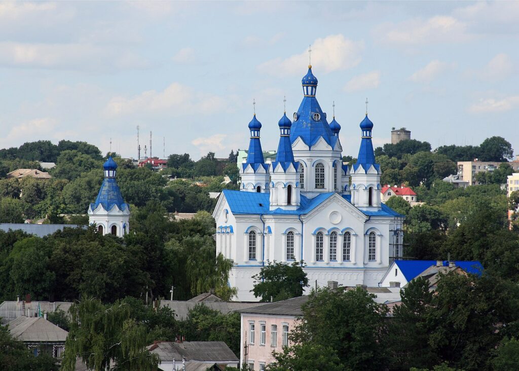 Кам’янець-Подільська міськрада заборонила УПЦ МП користуватися землею та орендувати храми у місті