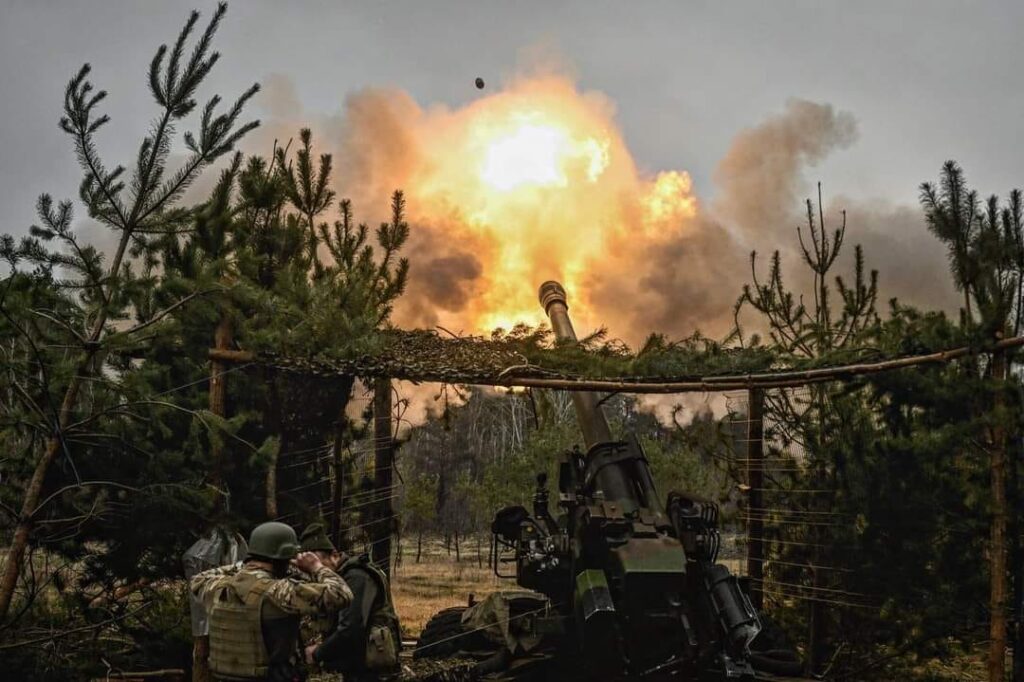 Украинские военные отбили 30 атак российских оккупантов и продолжают держать оборону в районе Бахмута и Марьинки — Генштаб