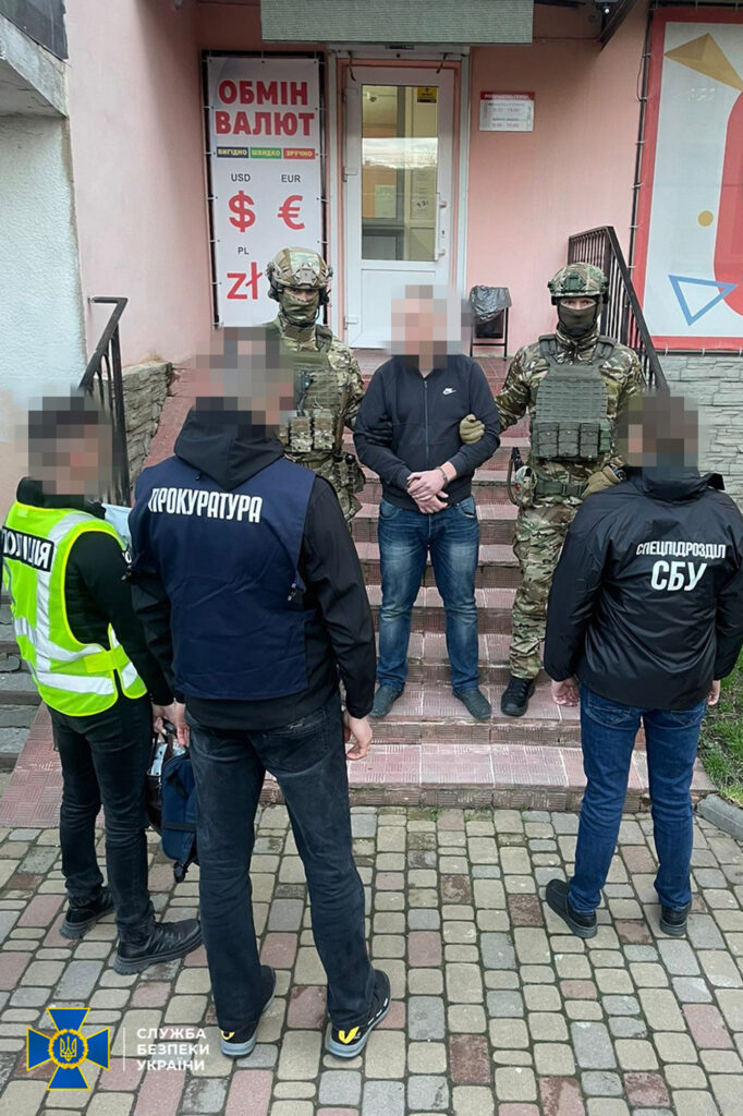 Обманом вимагали гроші у військових ЗСУ та їхніх сімей: СБУ ліквідувала дві шахрайські схеми на Київщині та Вінничині