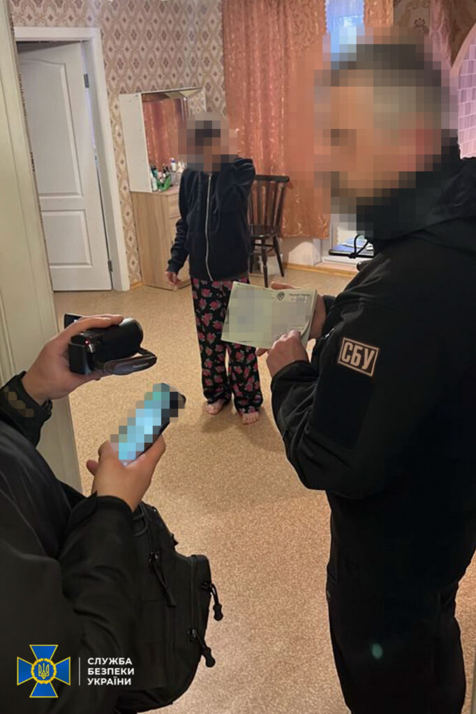Прикинулася біженкою та хотіла поїхати за кордон: СБУ у Києві затримала ексспівробітницю “МВС ДНР”