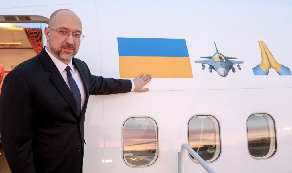 Визиты к финансовым донорам Украины: чиновникам наконец-то нужно запретить использовать чартеры