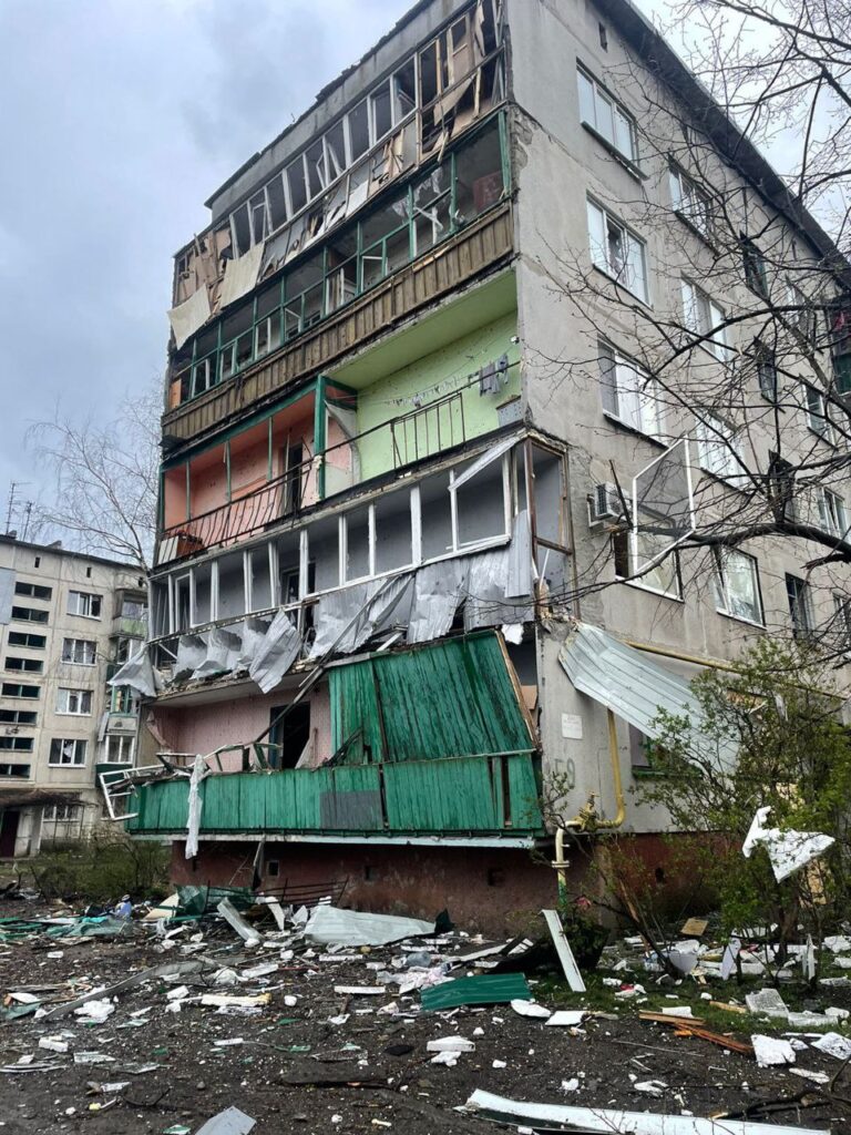 Окупанти масовано обстріляли щонайменше 10 населених пунктів Донеччини, є загиблий та поранені