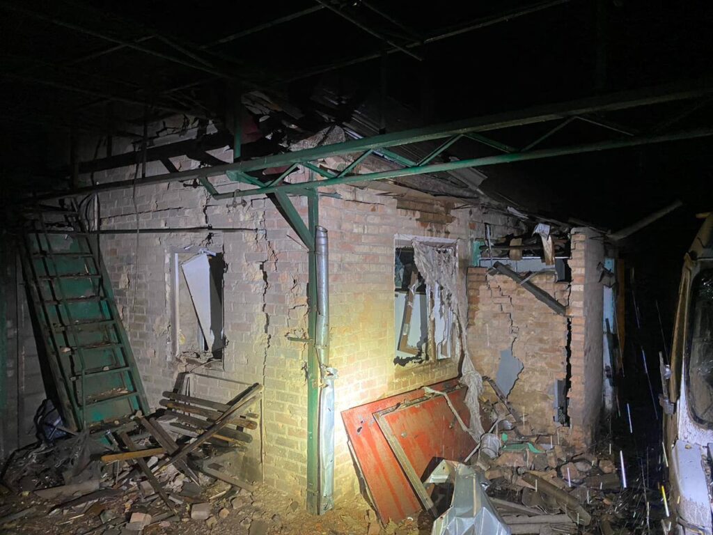 Вночі росіяни обстріляли Нікополь на Дніпропетровщині, спричинені масовані руйнування