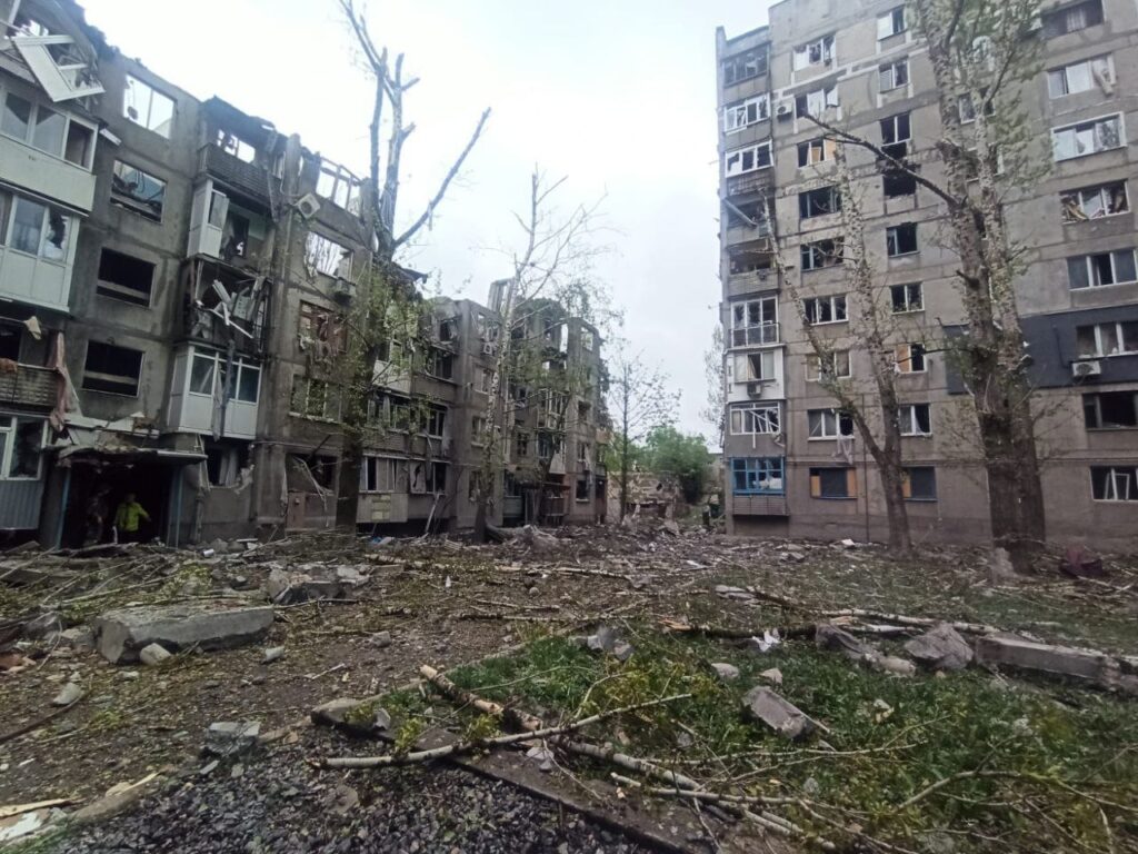 Пошкодили приватні будинки та підприємства: окупанти вдарили по щонайменше дев’яти населених пунктах Донеччини