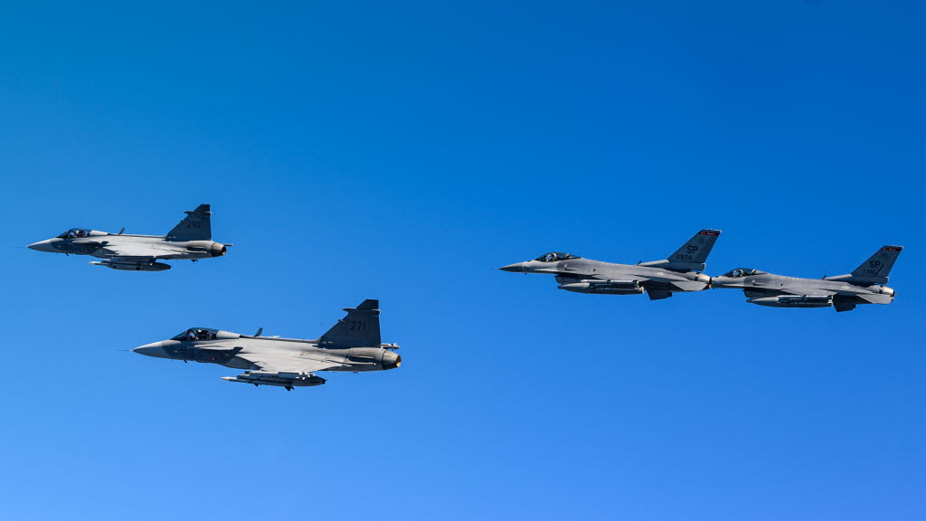 Частину наданих Україні винищувачів F-16 розташують на іноземних авіабазах — Повітряні сили