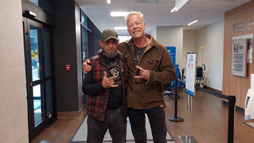 Лідер гурту Metallica відвідав поранених українських захисників