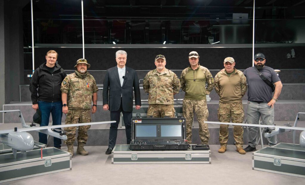 Порошенко спільно з діаспорою купив і передав підрозділу ГУР комплекс БПЛА Poseidon