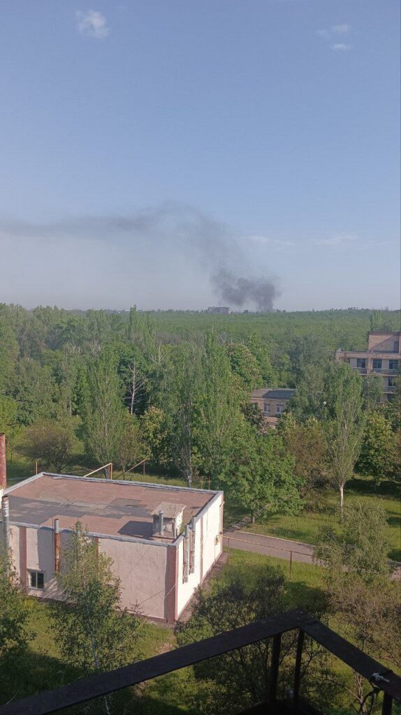 У Луганську пролунали вибухи: горить казарма окупантів