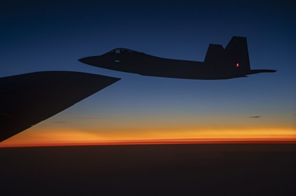США перекинули до Естонії винищувачі F-22
