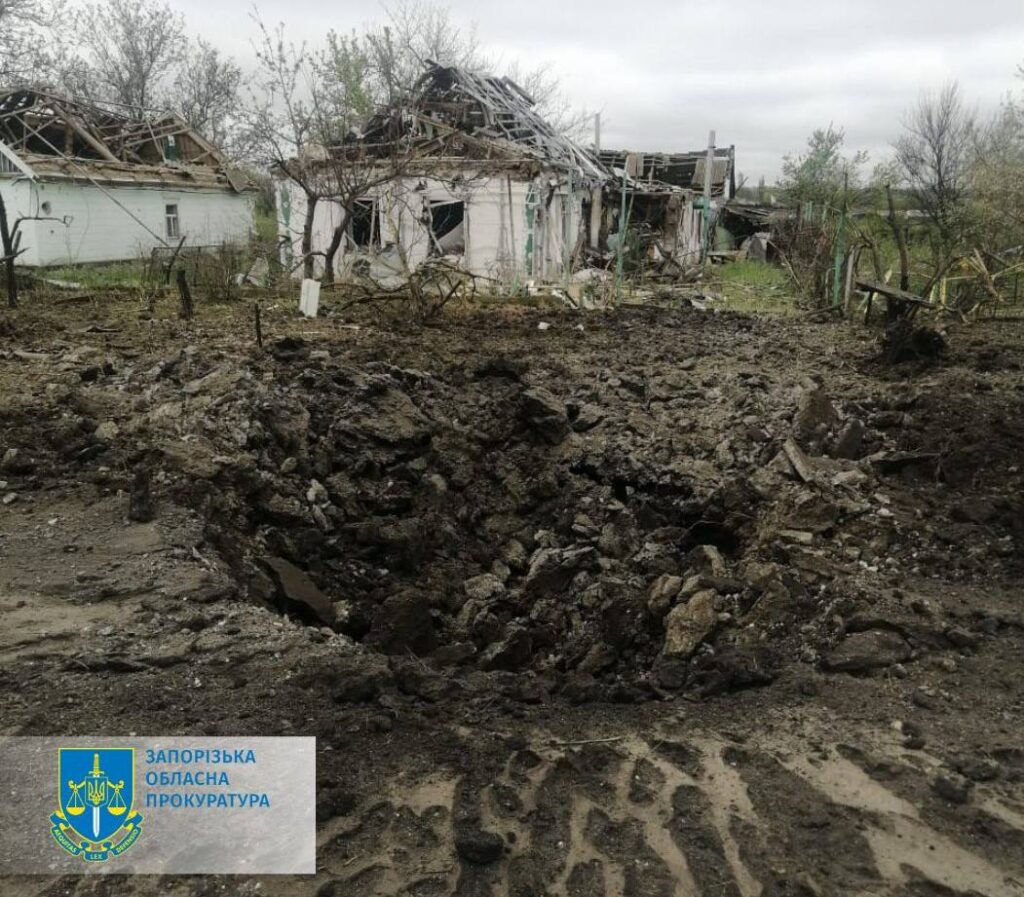 Оккупанты из авиации обстреляли Гуляйполе в Запорожской области, три человека получили ранения