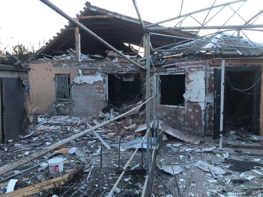 Росіяни вночі обстріляли Нікополь на Дніпропетровщині, є руйнування цивільної інфраструктури