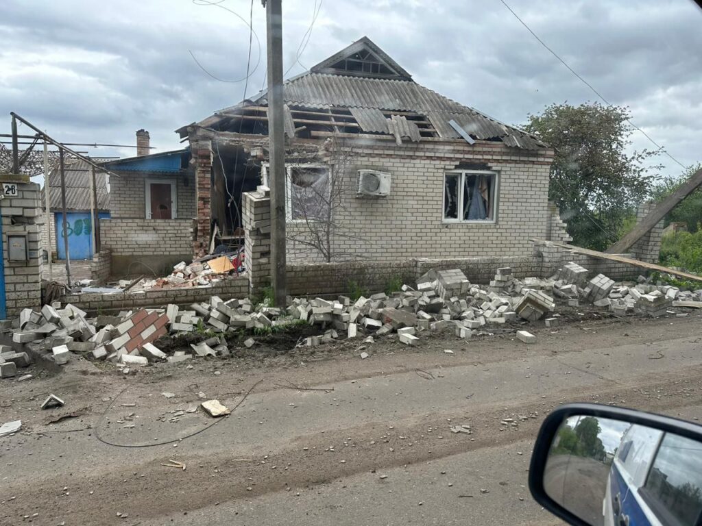 Росіяни вдарили по 12 населених пунктах Донеччини, троє мирних жителів загинуло, ще двоє поранені