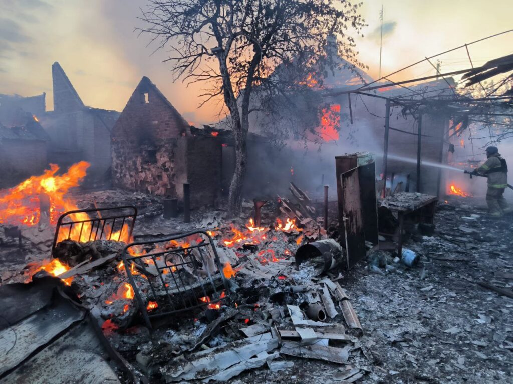 Росіяни обстріляли щонайменше 10 населених пунктів Донеччини, є загиблі та поранені