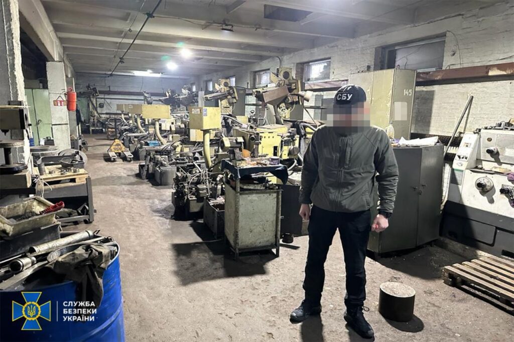 СБУ на Волині викрила “ділків”, які продавали в Росію складники для підводних човнів та важкої техніки