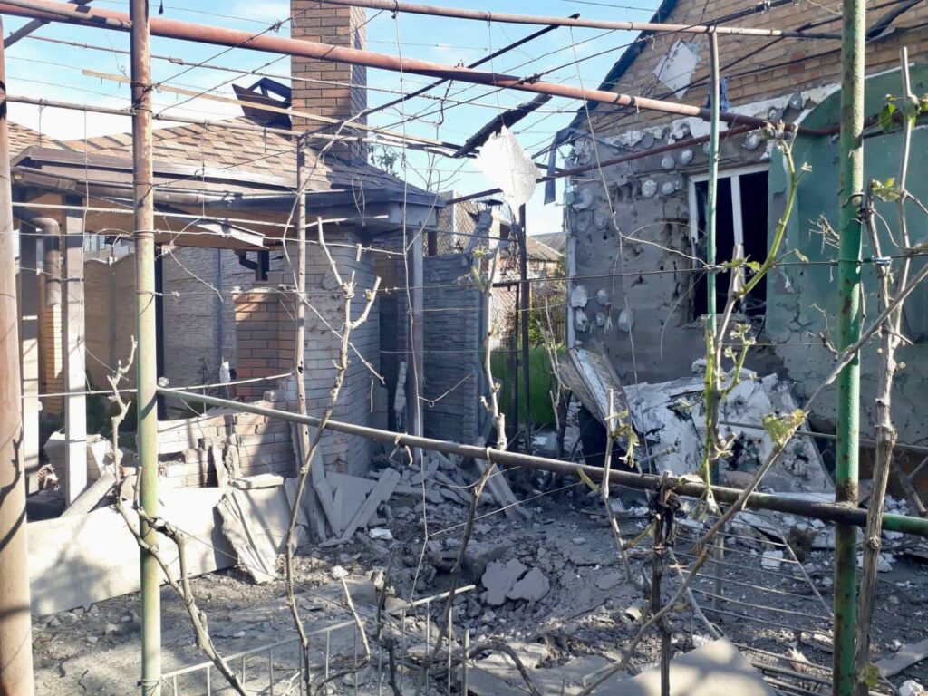 Російська війська обстріляли Нікополь і Марганецьку громаду з важкої артилерії: фото