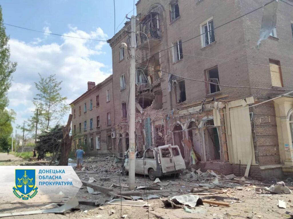 Війська РФ з РСЗВ “Смерч” обстріляли Костянтинівку на Донеччині: є загиблі