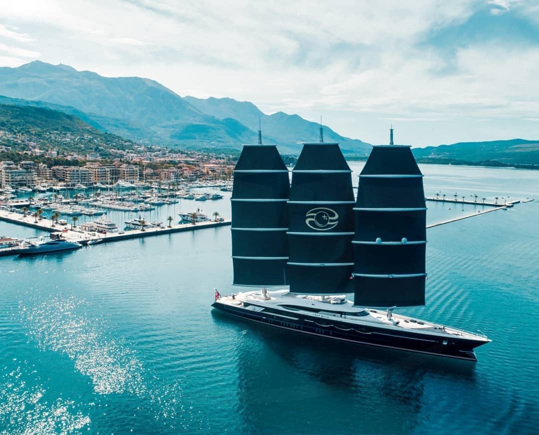 Яхта ”Черная жемчужина” российского олигарха Олега Бурлакова. Фото: S/Y Black Pearl/Instagram