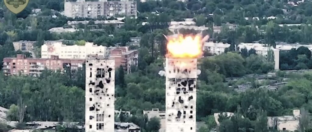 Порошенко показав, як з допомогою БПЛА Poseidon та Himars ЗСУ знищили ворожу техніку в Донецьку