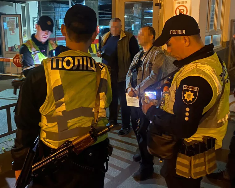 Віктор Павлік втрапив у скандал: поліція забрала у співака спецперепустку на проїзд