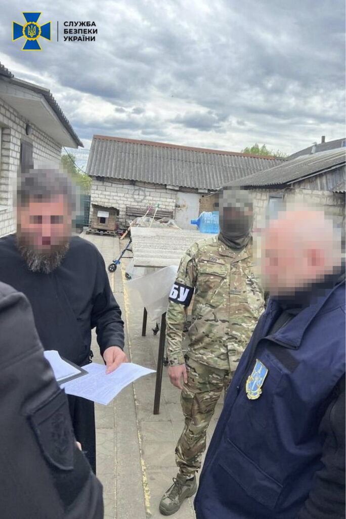 Дискредитував ЗСУ та прославляв окупантів: СБУ затримала священнослужителя УПЦ МП на Харківщині