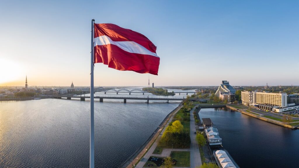 Латвія передала Україні 66 авто, конфіскованих у водіїв-порушників