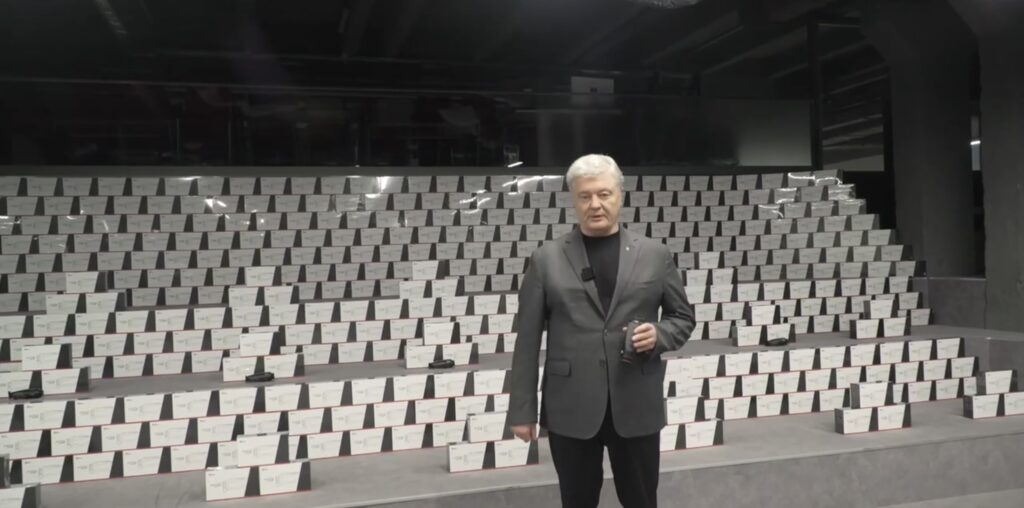 Чим більше тепловізорів, тим більше «двохсотих русскіх»: Порошенко купив для ЗСУ велику партію нічної оптики